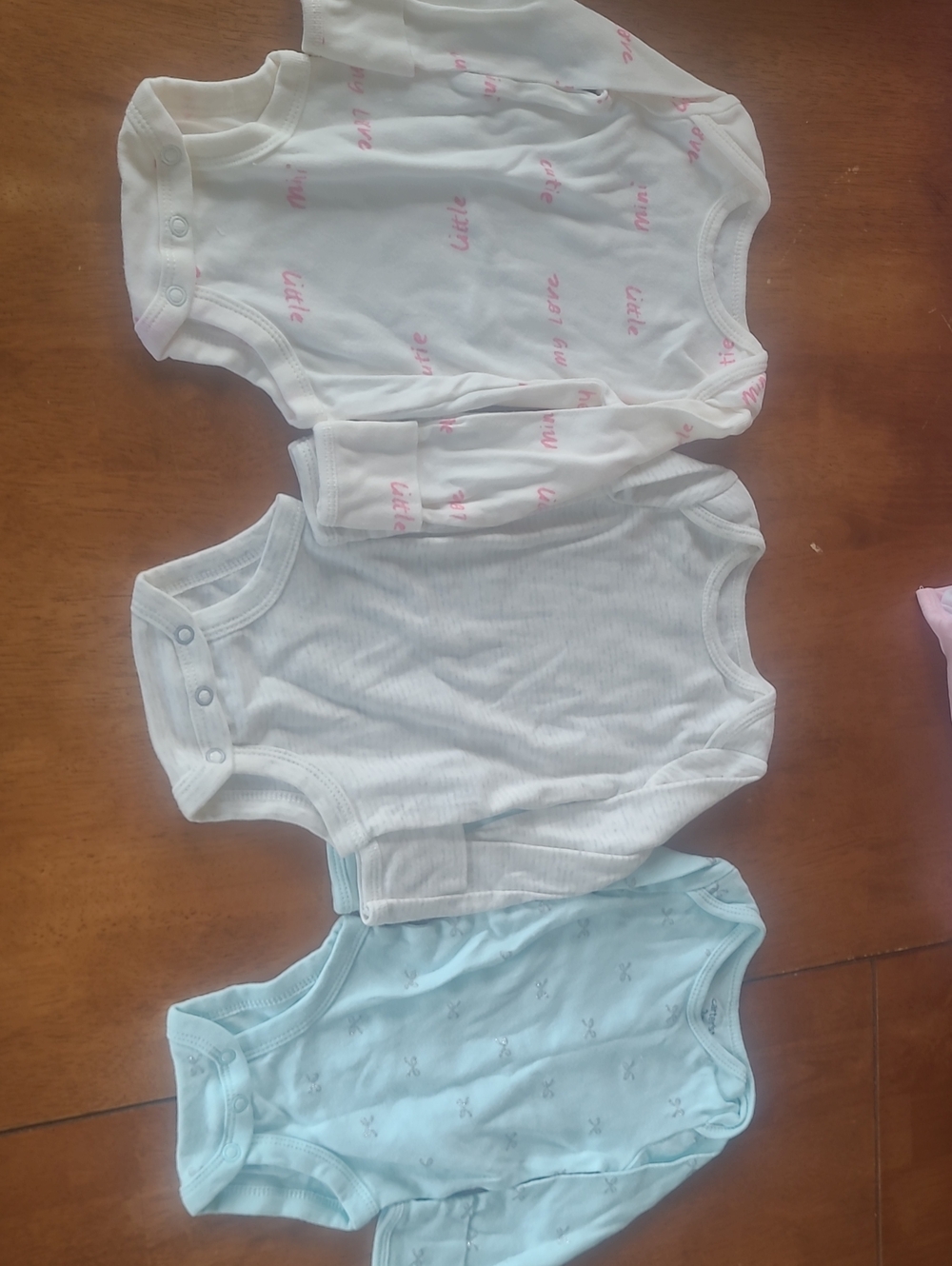 Set of 3 Baby Bodysuits in White With Words, Light Gray/White & Light Blue
